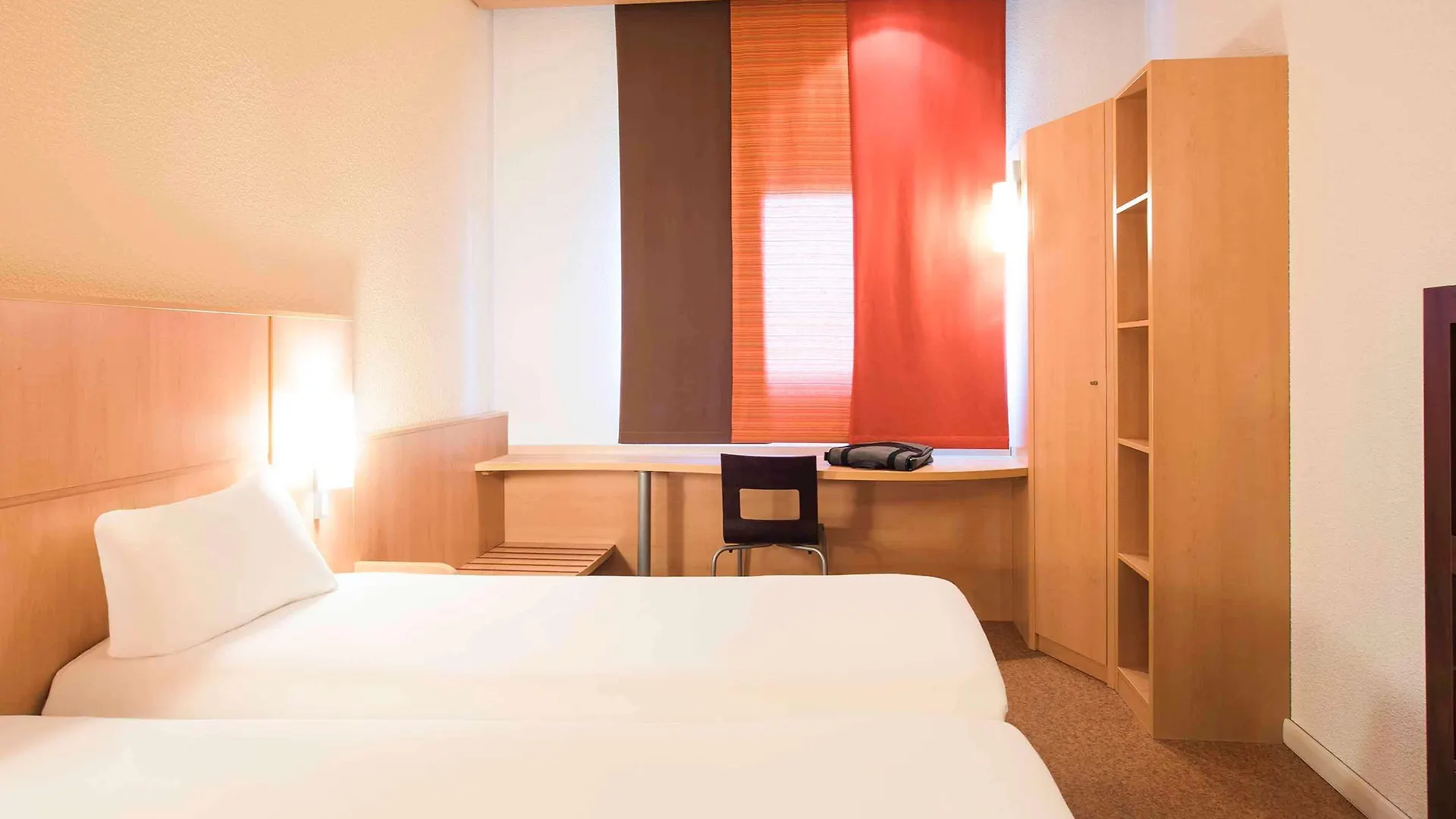 Ibis Como Grandate 3*,  Italia
