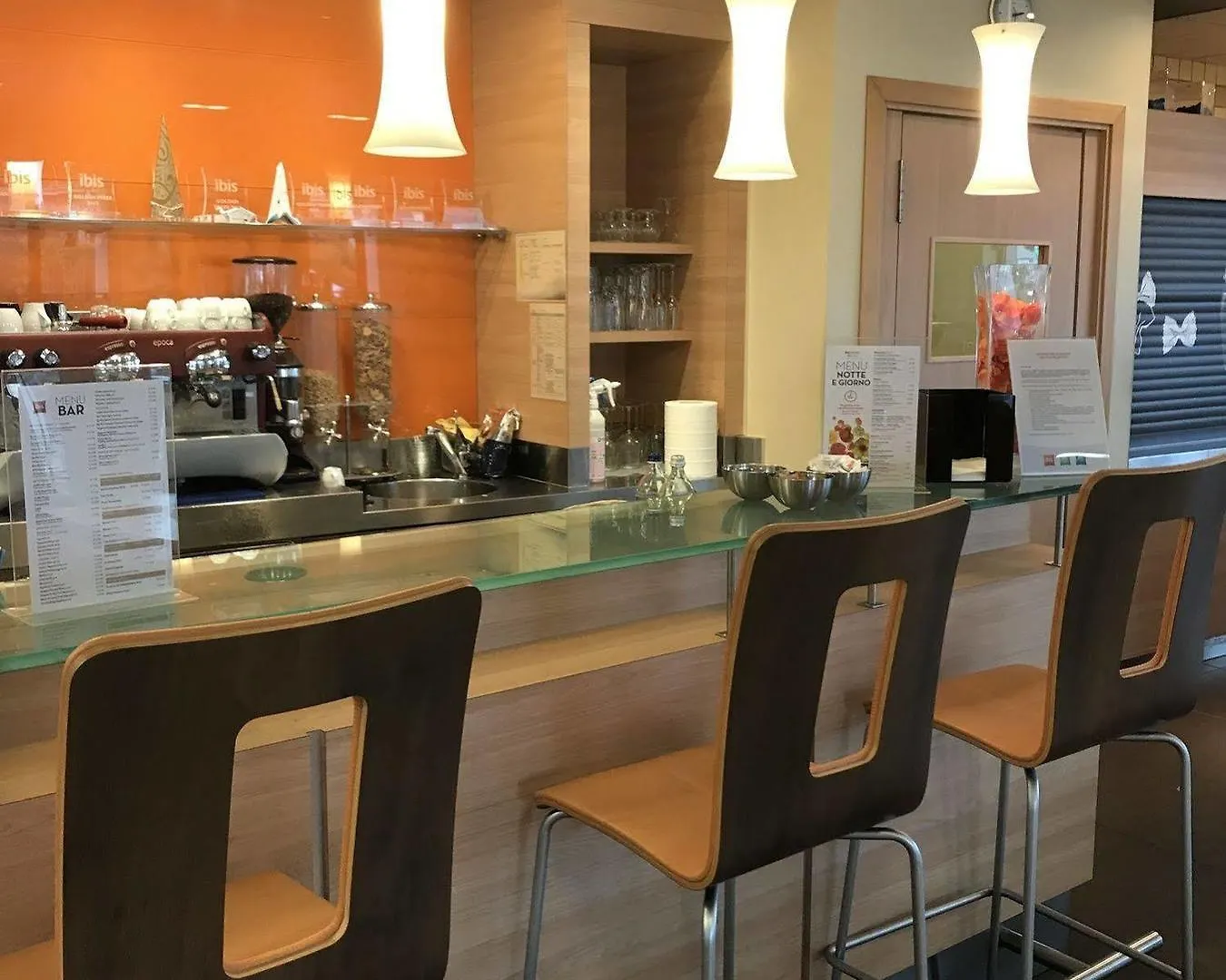 Ibis Como Grandate 3*,