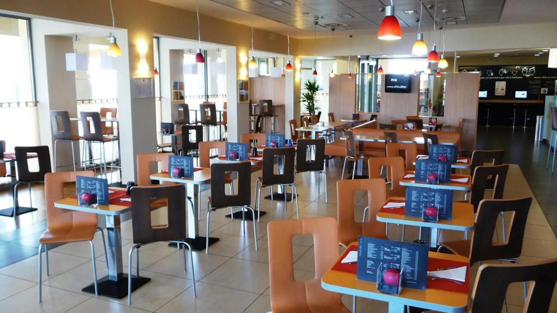 Ibis Como Grandate 3*,